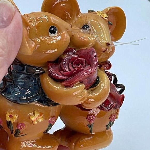 Ceramic Kissing mice with a rose. - Picture 2 of 9